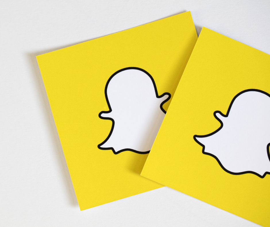 Shutterstock_529584733 OXFORD, UK - DECEMBER 5th 2016: Snapchat logos printed onto paper. Snapchat is a popular social media application for sharing messages, images and videos