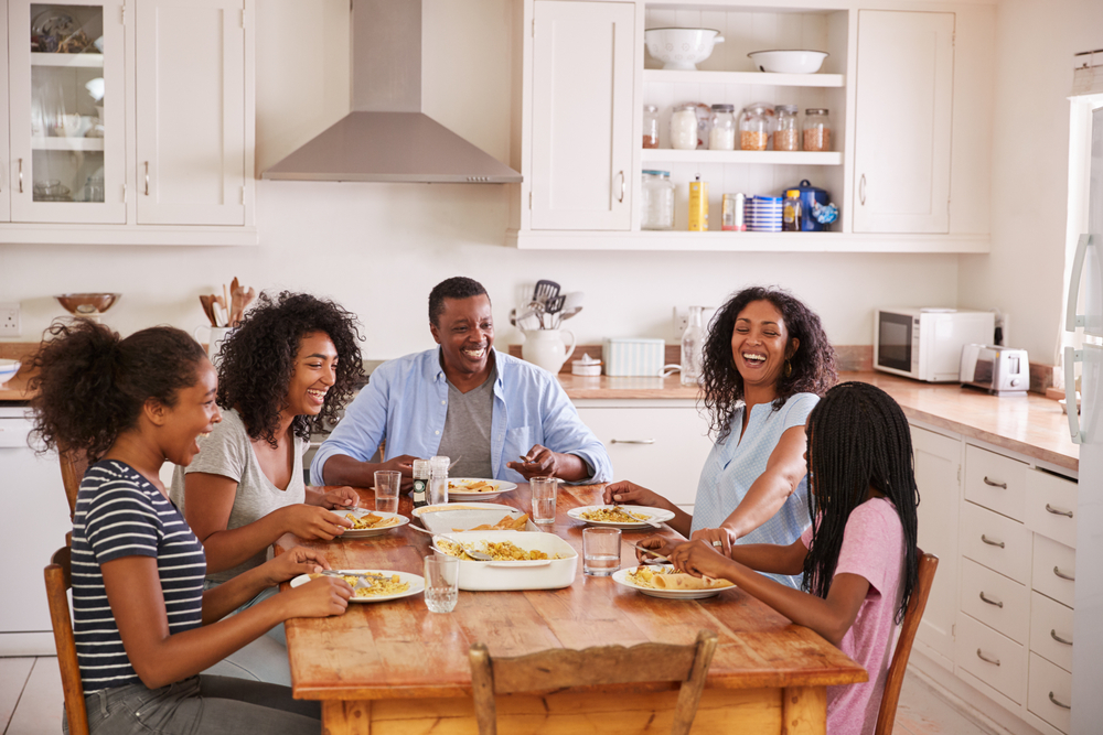 Shutterstock_714538051 Family With Teenage Children Eating Meal In Kitchen